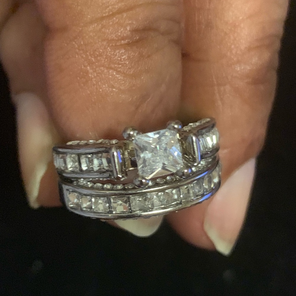 Ring - Picture 2 of 7
